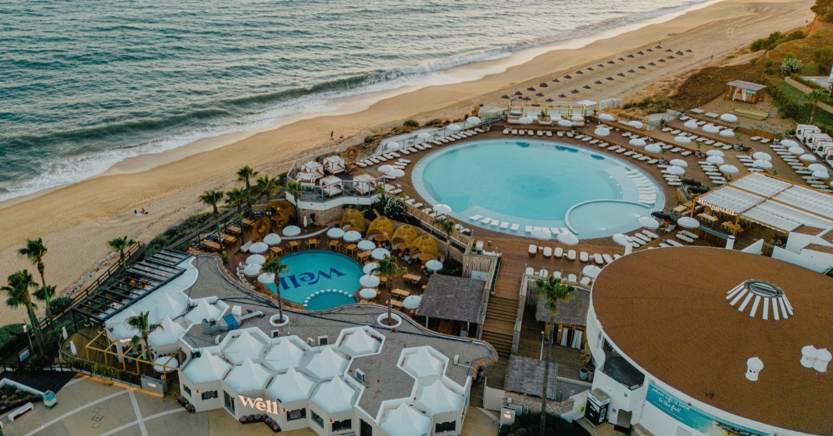 Beach Club - Pool and Balinese Beds | Well Vale do Lobo